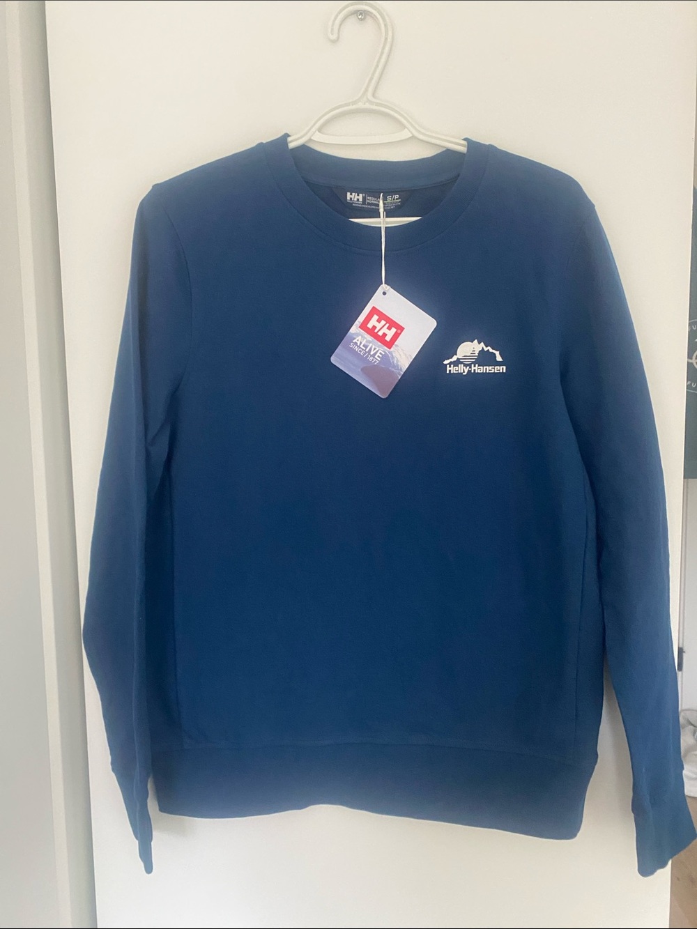 BNWT Helly Hansen Women’s Navy Crewneck Sweatshirt